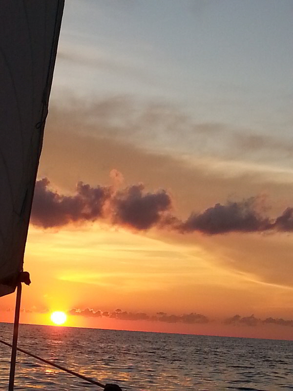 segeln in den sonnenaufgang