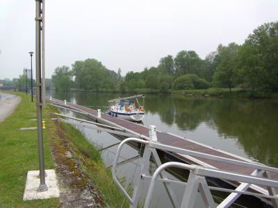 dun-sur-meuse schwimmsteg